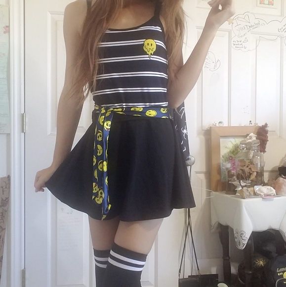 Striped Melting Smile Cropped Cami - Picture 2 of 7